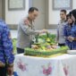 Wakapolda Jatim Brigjen Pol Pasma Royce saat potong tumpeng