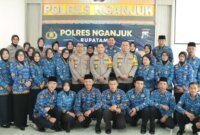 Kapolres Nganjuk AKBP Siswantoro bersama ASN Polres Nganjuk