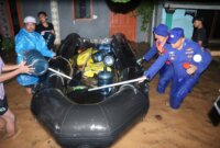 Polres Malang dan tim gabungan tangani bencana banjir