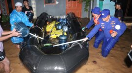 Polres Malang dan tim gabungan tangani bencana banjir