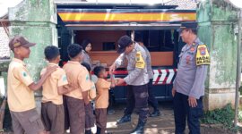 Polres Nganjuk dengan Mobil Cinta, bagi makan siang gratis