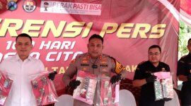 Polres Tanjung Perak dan Bea Cukai tunjukkan rokok ilegal yang akan di selundupkan