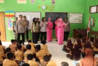 Kapolres Tuban AKBP Oskar Syamsuddin kunjungi SD Gemulung III