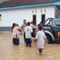 Polsek Tempurejo evakuasi warga terdampak banjir