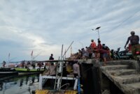 Polres Probolinggo beri bantuan air mineral ke pulau Gili Ketapang