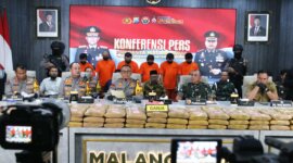 Kapolda Jatim Irjen Pol Drs. Imam Sugianto saat release kasus Ganja