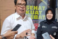 Kasatresnarkoba Polres Probolinggo AKP Nanang Sugiyono didampingi Kasi Humas Polres Probolinggo Iptu Vita