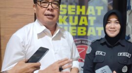 Kasatresnarkoba Polres Probolinggo AKP Nanang Sugiyono didampingi Kasi Humas Polres Probolinggo Iptu Vita