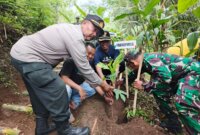 Polres Lumajang bersama TNI dan Forkopimda lakukan penghijauan