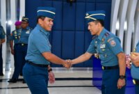 KASAL Laksamana TNI Dr. Muhammad Ali beri selamat Wadan Kodiklatal Laksda TNI I Gung Putu Alit Jaya