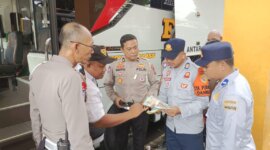 Ditlantas Polda Jatim dan Dishub cek angkutan umum di Bungurasih