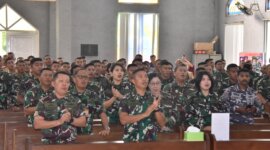 Siswa dan Antap Kodiklatal doa bersama