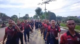 Tim Kodiklatal ikuti gerak jalan Mojokerto – Surabaya