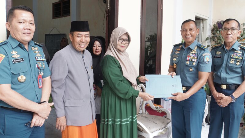 Kodiklatal beri santunan anak yatim dan santri