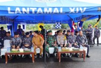 Dansatdik-3 Kodiklatal Sorong Kolonel Marinir Harnoko sambut KRI Balongan-908