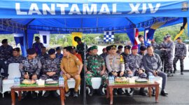 Dansatdik-3 Kodiklatal Sorong Kolonel Marinir Harnoko sambut KRI Balongan-908