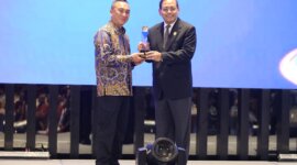 Kadiv Humas Irjen. Pol. Shandi Nugroho terima penghargaan KIP 2024