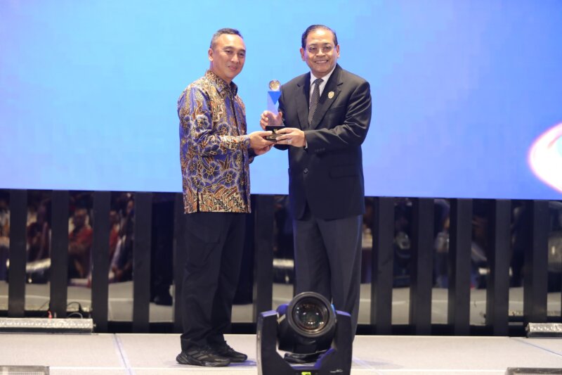 Kadiv Humas Irjen. Pol. Shandi Nugroho terima penghargaan KIP 2024