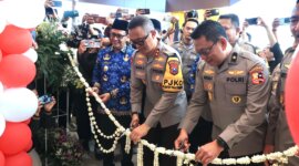 Kapolda Jatim Irjen Pol Drs. Imam Sugianto potong pita resmikan RS Bhayangkara