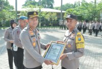 Kapolres Nganjuk AKBP Siswantoro beri penghargaan anggota berprestasi