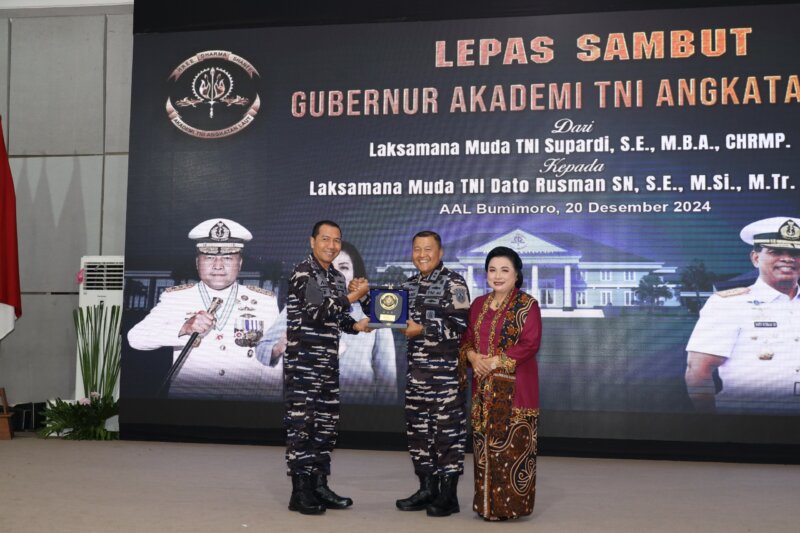 Wadan Kodiklatal Laksda TNI I Gung Putu Alit Jaya bersama Laksda TNI Supardi