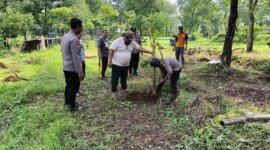 Polsek Loceret bersama Perkawis tanam pohon pisang dukung ketahanan pangan