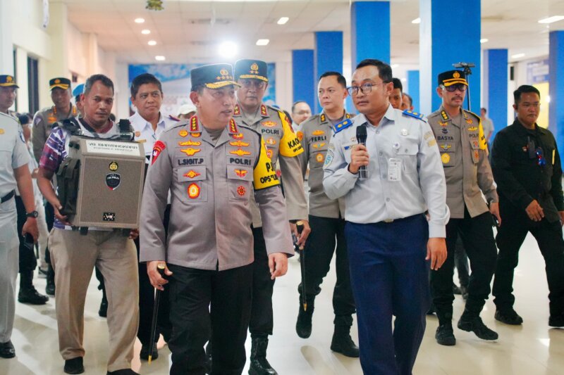 Kapolri Jenderal Listyo Sigit Prabowo Cek Terminal Tirtonadi dan Tempat Wisata Solo Safari