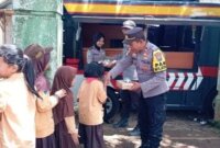 Polres Nganjuk bagikan makanan bergizi gunakan Mobil Cinta
