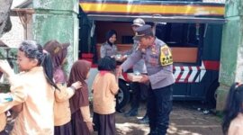 Polres Nganjuk bagikan makanan bergizi gunakan Mobil Cinta