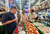 Ditreskrimsus Polda Jatim cek Bapokting di pasar