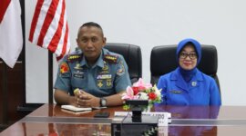Dansatdik - 4 Manado Kodiklatal Kolonel Marinir Hendy Dwi Bayu Ardiyanto didampingi Ny. Yuyun Hendy Dwi Bayu Ardiyanto