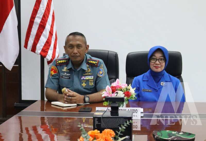 Dansatdik - 4 Manado Kodiklatal Kolonel Marinir Hendy Dwi Bayu Ardiyanto didampingi Ny. Yuyun Hendy Dwi Bayu Ardiyanto