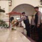 Tim Jibom Gegana Polda Jatim sterilisasi Gereja