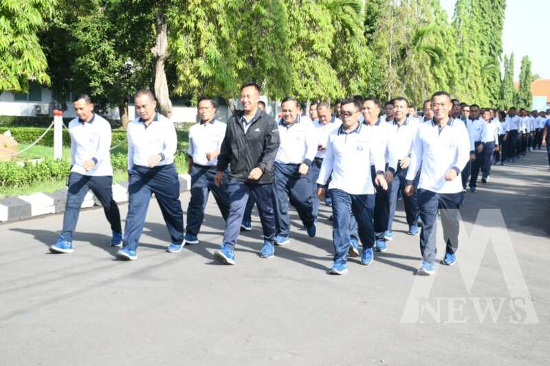 Dankodiklatal Letjen TNI Marinir Nur Alamsyah saat olahraga