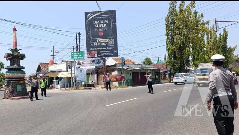 Satlantas Polres Nganjuk lakukan pengamanan lalulintas di Operasi Lilin Semeru