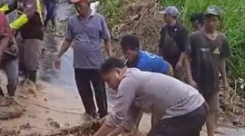 TNI Polri bersama tangani banjir dan longsor