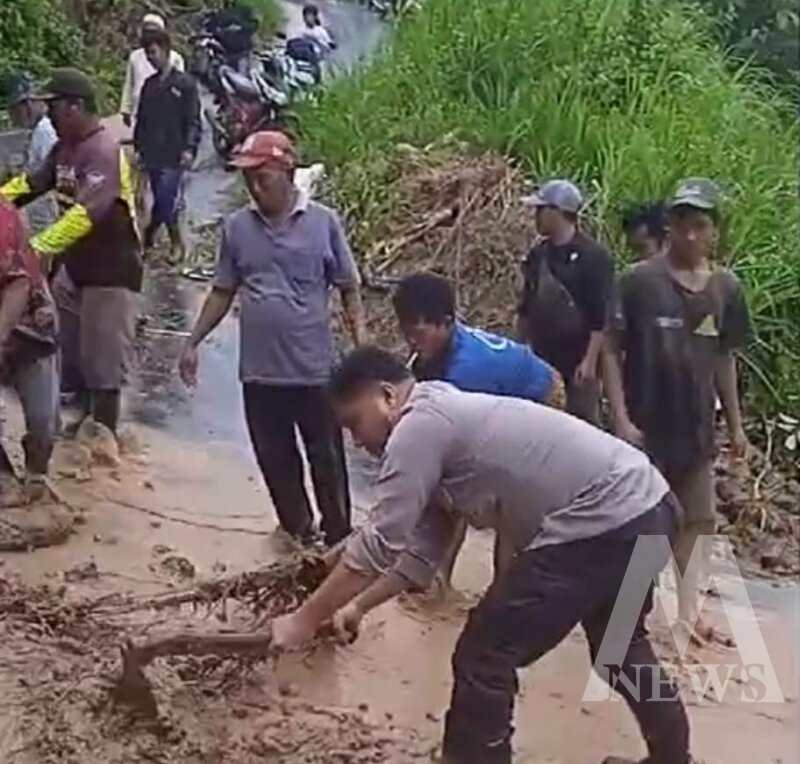 TNI Polri bersama tangani banjir dan longsor