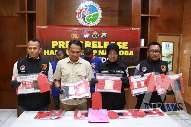 Polisi tangkap tersangka beserta barang buktinya