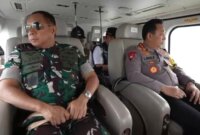 Kapolri Jenderal Listyo Sigit Prabowo bersama Panglima TNI Agus Subiyanto cek jalur lalulintas via udara