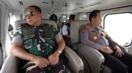 Kapolri Jenderal Listyo Sigit Prabowo bersama Panglima TNI Agus Subiyanto cek jalur lalulintas via udara