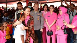 Ketua Umum Bhayangkari Pusat Juliati Sigit Prabowo rayakan Natal di Flores Timur