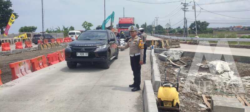 Satlantas Polres Probolinggo buka 1 arah tol fungsional Probowangi