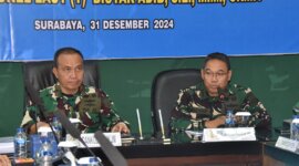Dankodikdukum Kodiklatal Laksma TNI Dr. Taufik Arief bersama Kolonel laut (T) Bisyar Adib