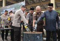 Kapolres Nganjuk AKBP Siswantoro bersama Forkopimda gelar pemusnahan BB