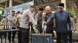 Kapolres Nganjuk AKBP Siswantoro bersama Forkopimda gelar pemusnahan BB