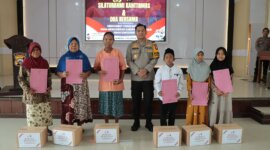 Kapolres Nganjuk AKBP Siswantoro beri santunan yatim piatu dan kaum dhuafa