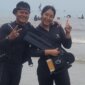 Lettu Marinir Dhody Adi Candra bersama putrinya