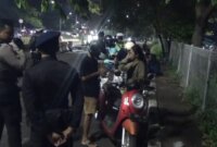 Polres Pelabuhan Tanjung Perak lakukan penyekatan di Suramadu