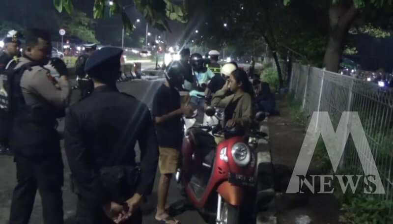 Polres Pelabuhan Tanjung Perak lakukan penyekatan di Suramadu