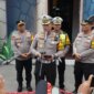 Dirlantas Polda Jatim Kombespol Komarudin beri edukasi di Bundaran Waru